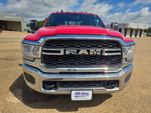 Used 2024 RAM 3500 Tradesman w/ Chrome Appearance Group AWD/4WD image 7