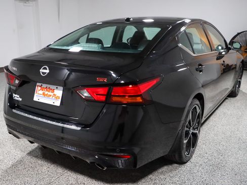 Used 2023 Nissan Altima 2.5 SR FWD image 7