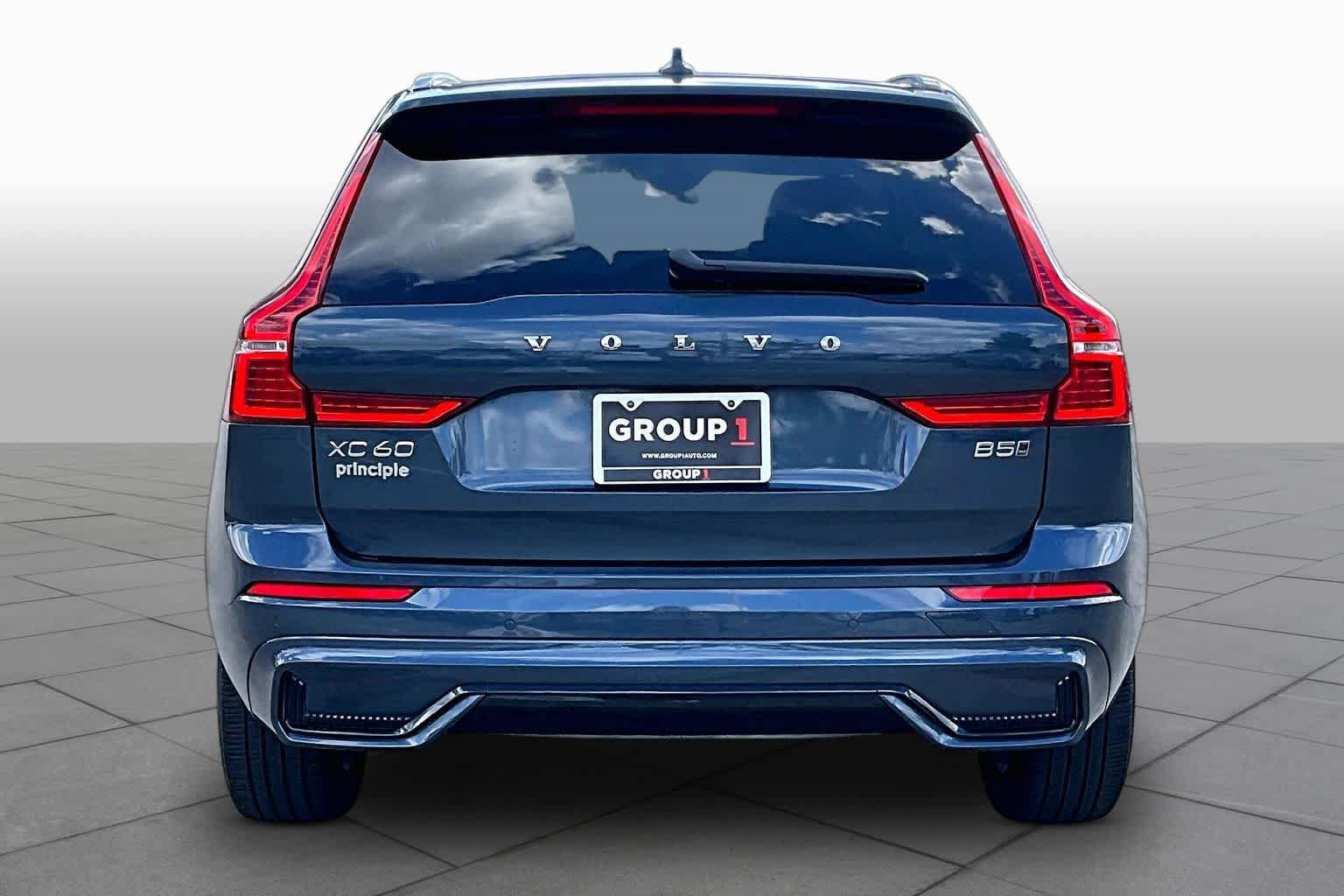 Used 2024 Volvo XC60 B5 Core AWD/4WD image 5