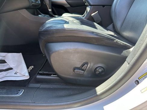 Used 2019 Jeep Cherokee Limited w/ Luxury Group FWD image 20