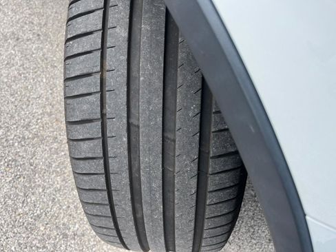 Used 2012 Volkswagen Touareg Hybrid image 40