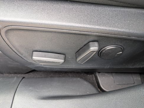 Used 2021 Ford Escape Titanium FWD image 19