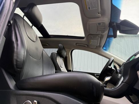 Used 2017 Ford Edge Titanium w/ Equipment Group 302A AWD/4WD image 11