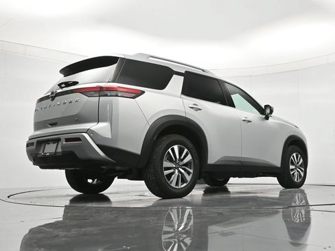 Certified 2025 Nissan Pathfinder SL FWD image 42