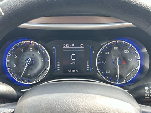 Used 2020 Chrysler Voyager Lxi FWD image 38