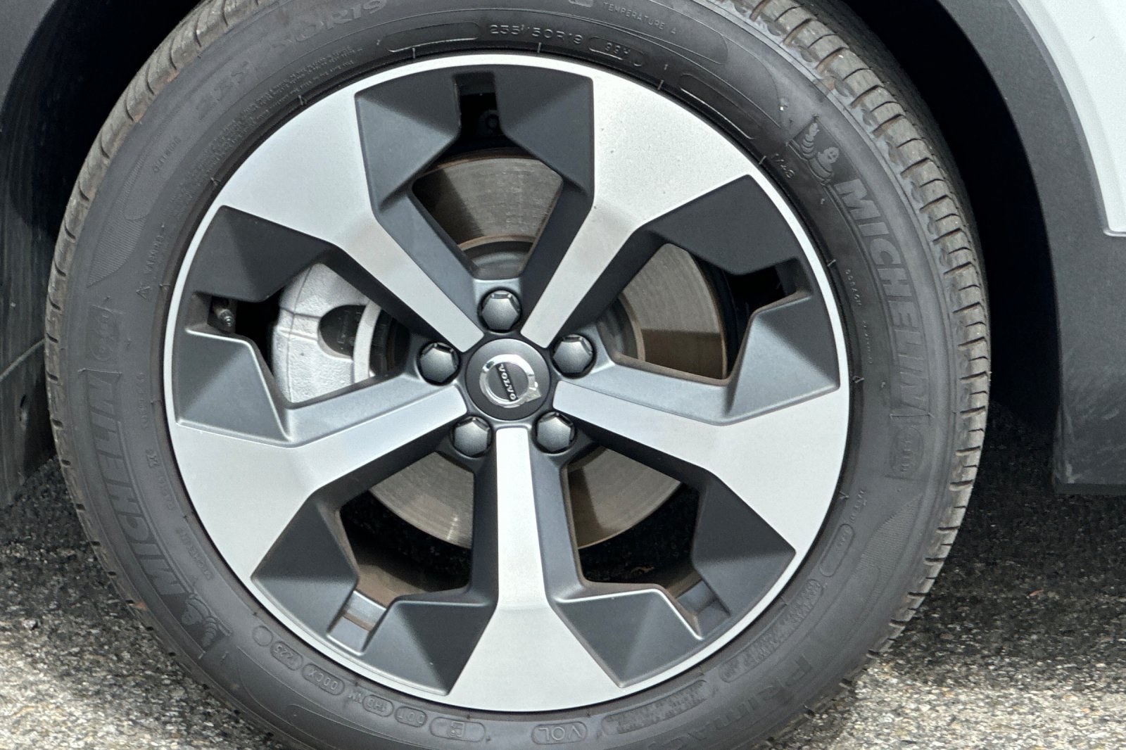 Certified 2025 Volvo XC40 B5 Plus AWD/4WD image 35