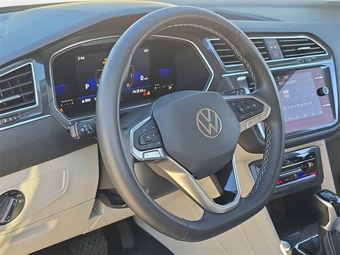 Used 2022 Volkswagen Tiguan SE image 21
