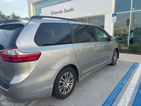 Used 2020 Toyota Sienna XLE FWD image 4