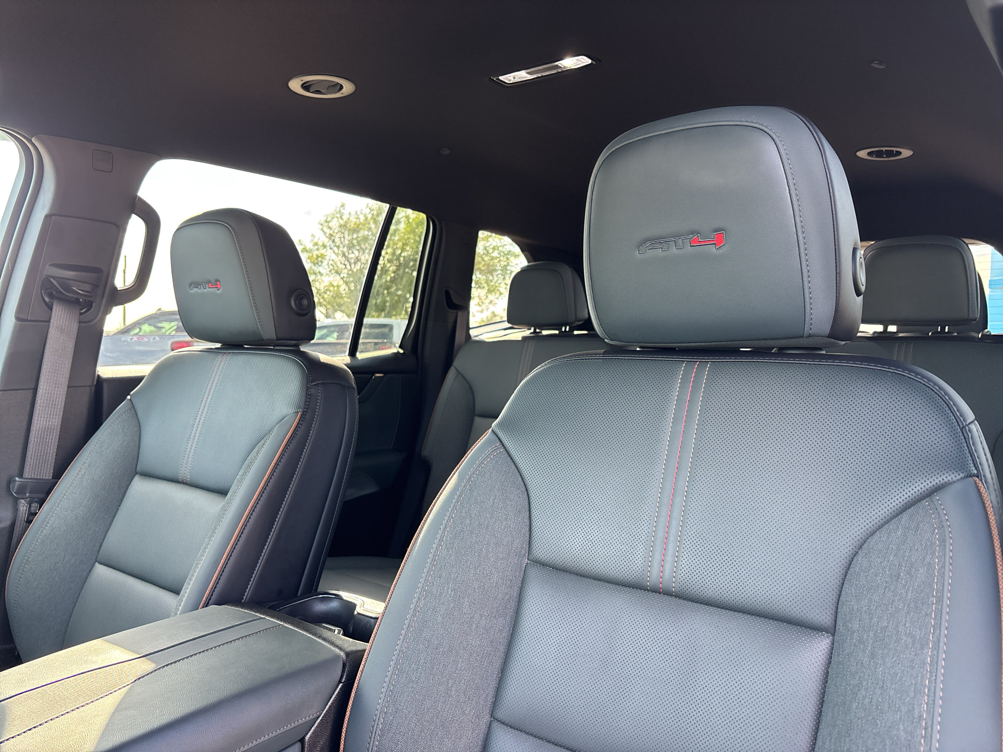 Used 2024 GMC Acadia AT4 w/ Luxury Package AWD/4WD image 14
