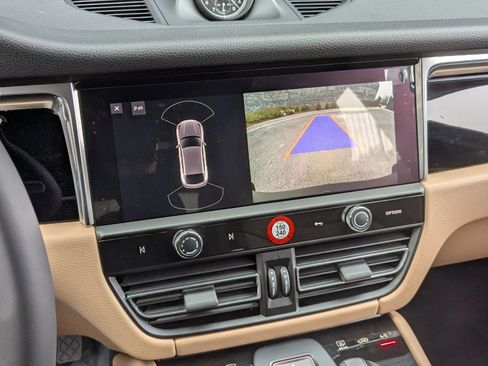 New 2026 Porsche Macan image 18