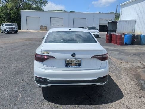 Used 2022 Volkswagen Jetta S image 4