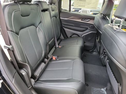 New 2026 Jeep Grand Cherokee Limited AWD/4WD image 16
