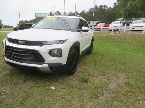 Used 2021 Chevrolet TrailBlazer LT w/ Convenience Package FWD image 2
