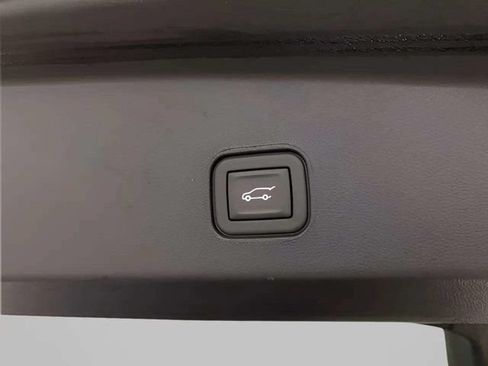 Used 2025 Cadillac Lyriq Luxury RWD image 10