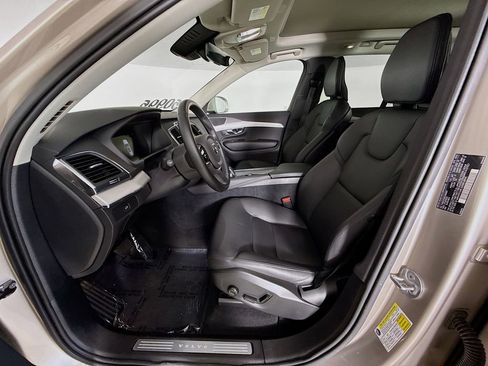 Certified 2025 Volvo XC90 B5 Core w/ Protection Package Premier AWD/4WD image 21