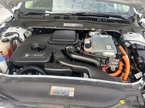 Used 2019 Ford Fusion SE FWD image 12