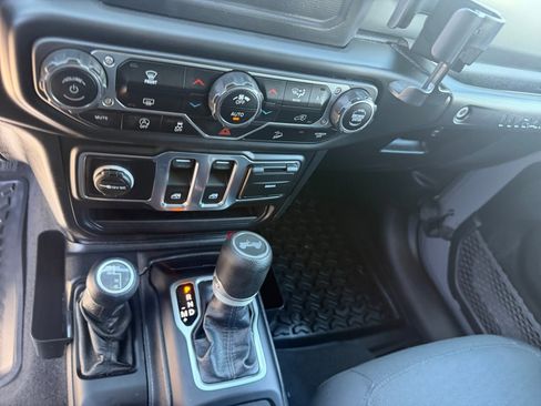 Used 2020 Jeep Wrangler Sport AWD/4WD image 15