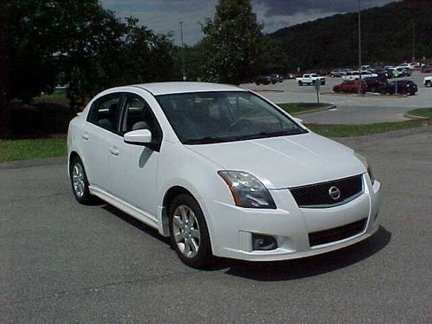 Used 2010 Nissan Sentra 2.0 SR FWD image 2
