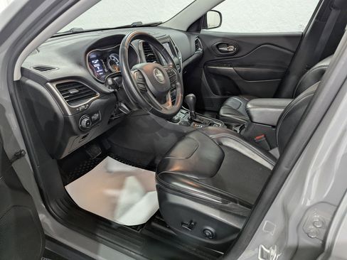 Used 2020 Jeep Cherokee Latitude Plus w/ Cold Weather Group AWD/4WD image 13