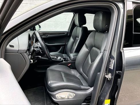 Certified 2023 Porsche Macan Turbo AWD/4WD image 5