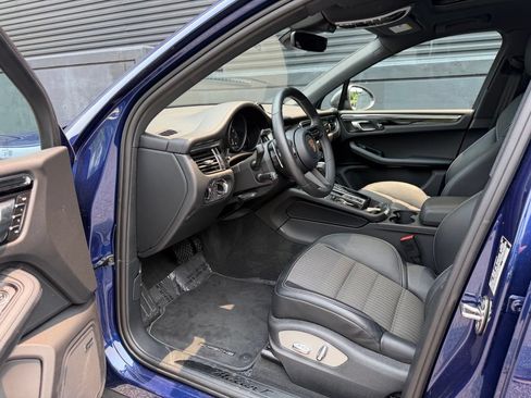 Certified 2026 Porsche Macan Turbo AWD/4WD image 4
