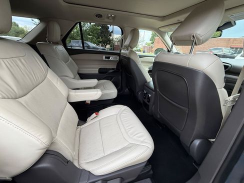 Used 2020 Ford Explorer Platinum w/ Premium Technology Package AWD/4WD image 29