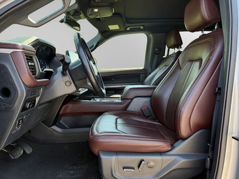 Certified 2024 Ford Expedition Limited image 9