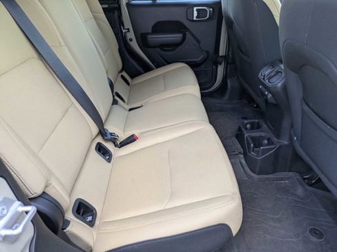 Used 2022 Jeep Gladiator Sport image 17