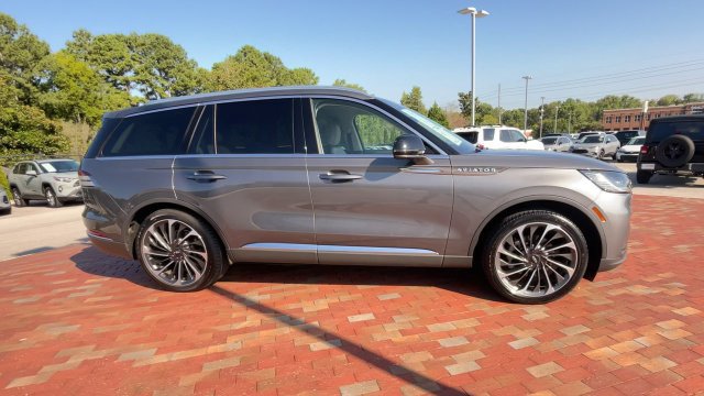 Used 2025 Lincoln Aviator Reserve w/ Illumination Package RWD image 2