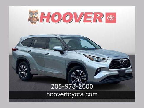 Used 2020 Toyota Highlander XLE AWD/4WD image 1