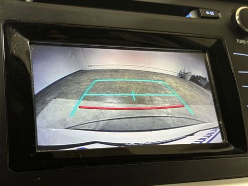 Used 2019 Toyota Highlander LE image 15