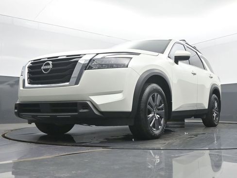 Used 2023 Nissan Pathfinder SV image 46