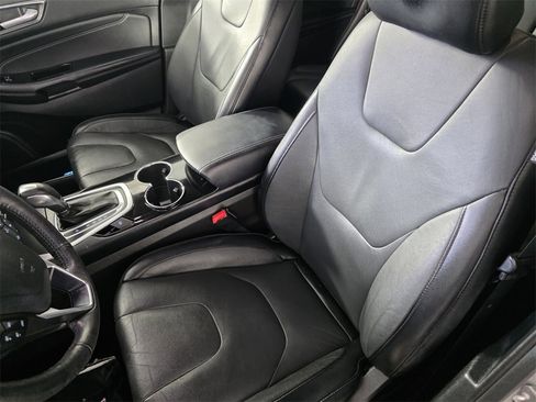 Used 2018 Ford Edge Titanium image 12