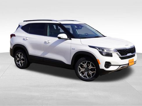 Certified 2023 Kia Seltos EX image 2