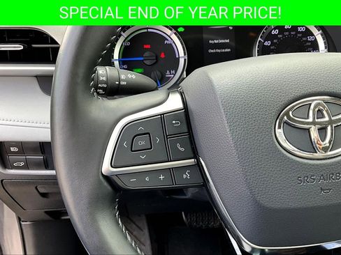 Used 2021 Toyota Highlander LE image 11