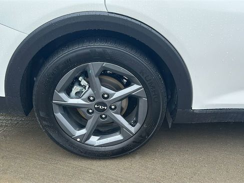 Used 2025 Kia K4 LXS image 16