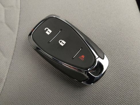 Used 2021 Chevrolet Equinox LS image 32