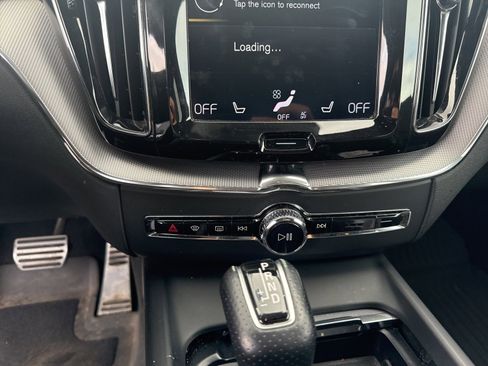 Used 2018 Volvo XC60 T6 R-Design w/ Convenience Package image 11