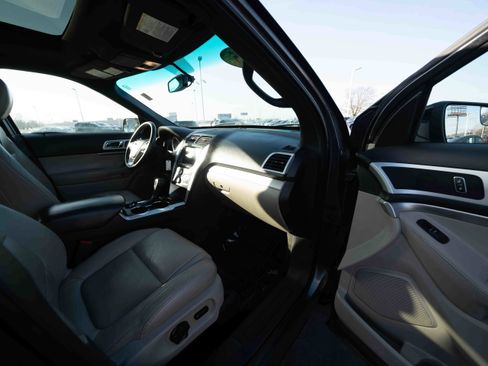 Used 2015 Ford Explorer XLT w/ Equipment Group 202A image 26