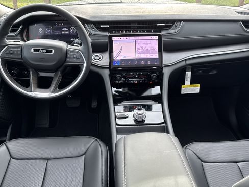 New 2025 Jeep Grand Cherokee Limited w/ Luxury Tech Group II image 24