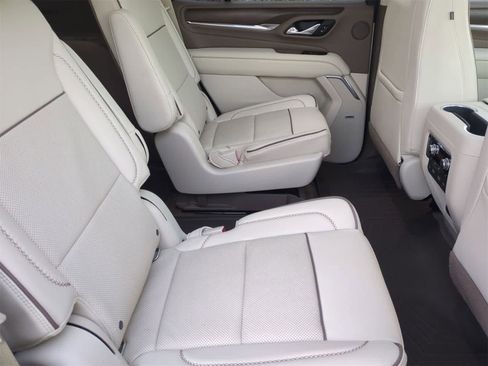 Used 2021 GMC Yukon Denali w/ Denali Ultimate Package image 22