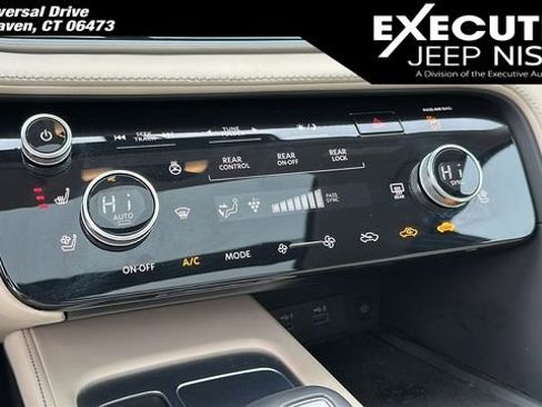 Used 2024 INFINITI QX60 Sensory image 18