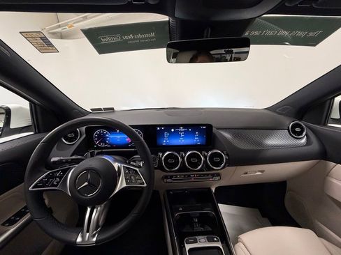 Certified 2025 Mercedes-Benz GLA 250 4MATIC image 2