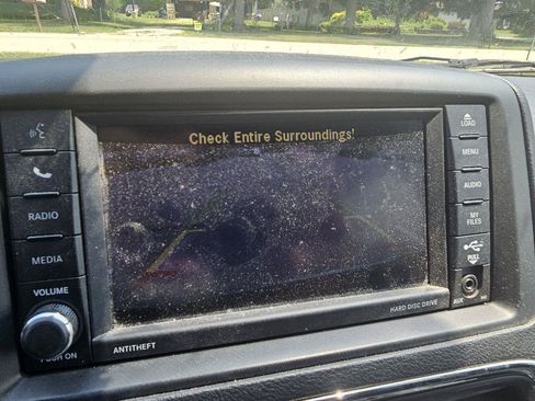 Used 2019 Dodge Grand Caravan SXT FWD image 9