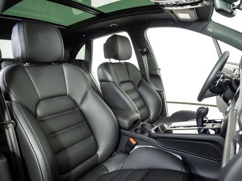 New 2026 Porsche Macan image 24