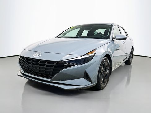 Used 2022 Hyundai Elantra SEL image 10