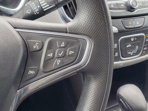 Used 2022 Chevrolet Equinox LS w/ LS Convenience Package FWD image 21