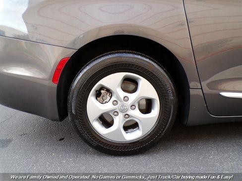 Used 2017 Chrysler Pacifica Touring-L Plus image 64