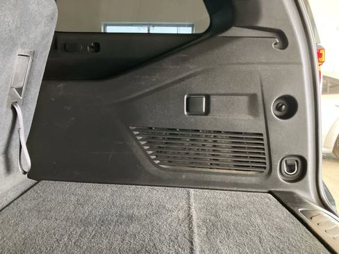 Used 2021 GMC Yukon XL SLT image 30