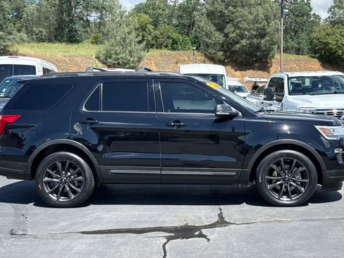 Used 2018 Ford Explorer XLT w/ Equipment Group 202A AWD/4WD image 3